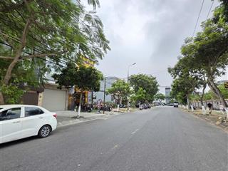 Bán cặp đất biển dt 180m2 ngang 10m thông biển