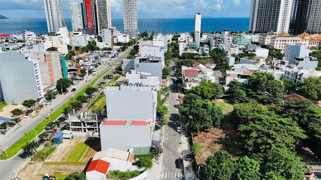 Bán đất mt phước trường 11 sát hồ nghinh, dt 100m2 ngang 5m