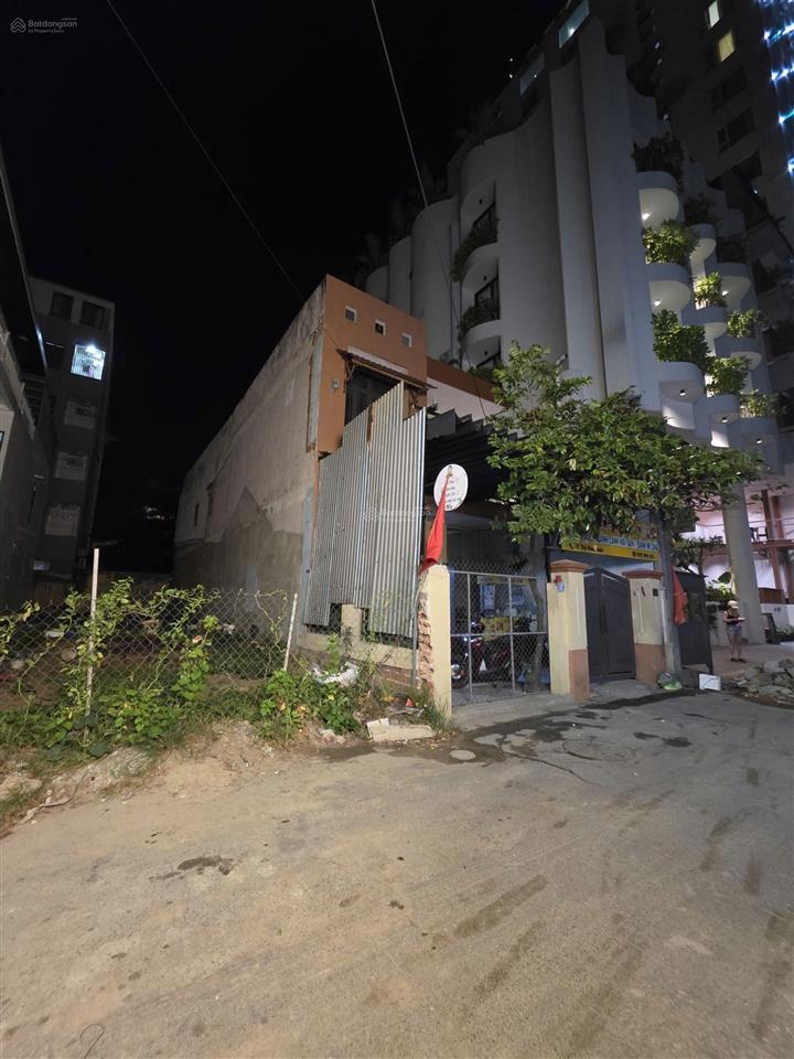 Bán đất mt thạch lam sát biển dt 83m2 ngang 5m
