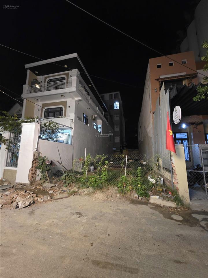 Bán đất mt thạch lam sát biển dt 83m2 ngang 5m