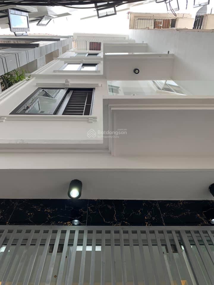 Cần bán đất dt 250m2,đường rộng 4,65m. làm được 3 nhà,gần đh sư phạm hà nội 2.e tuấn 0912 981 ***