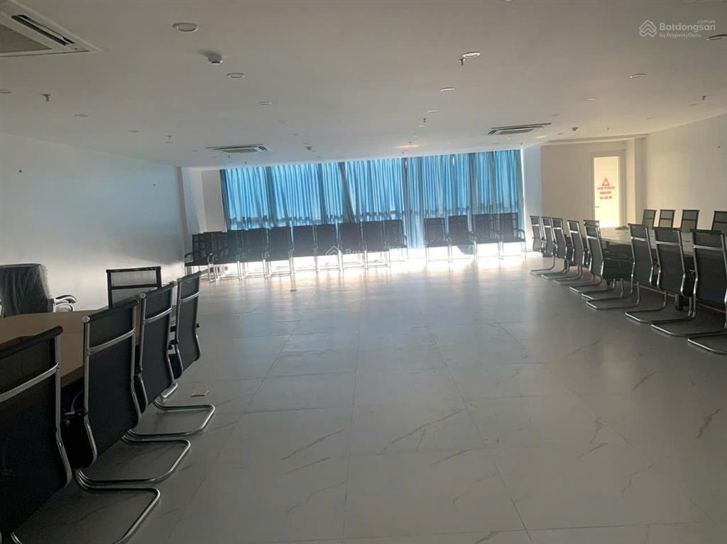 Bán nhà mặt phố phạm văn đồng, 125 tỷ, 168m2, 8 tầng nổi, 1 hầm kinh doanh, văn phòng, vị trí vip