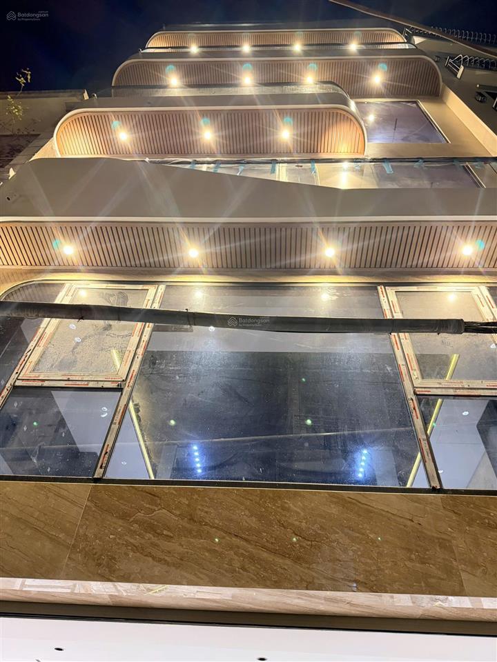 Mở bán nhà riêng 60m x 7 tầng nội thất phun tại long biên