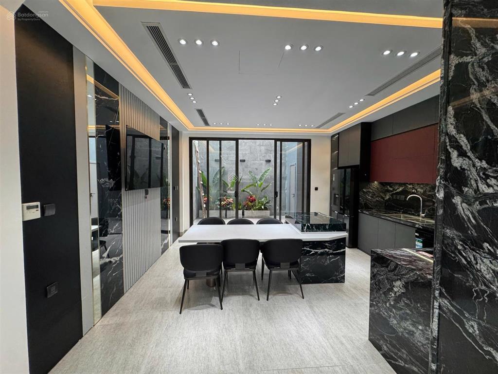 Bán nhà 110m xây 6 tầng thang máy ngõ thông ô tô tại ngô gia tự long biên