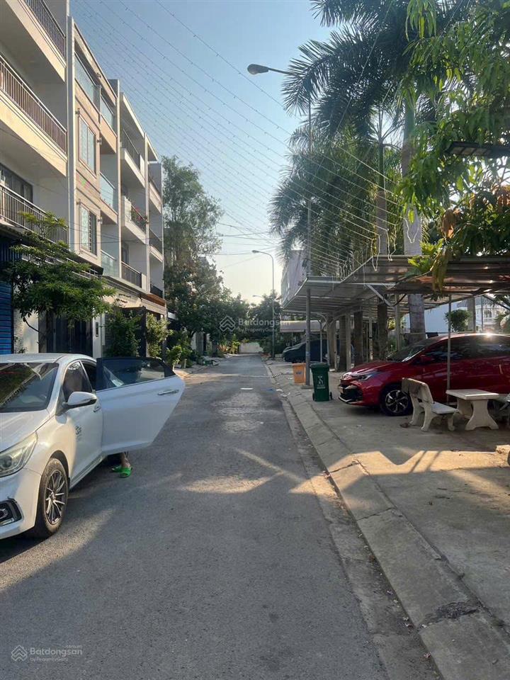 Bán nhà đối diện công viên kdc đào sư tích. phước kiển , 84m2
