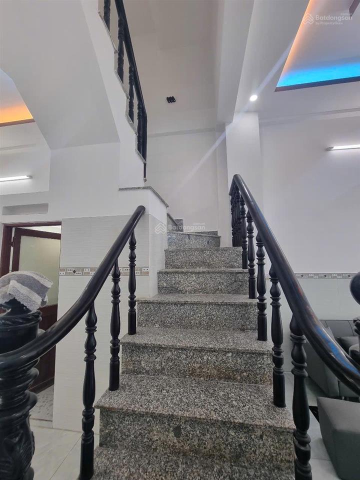 Nhà hxh đường lê văn lương. phước kiển, 3 tầng