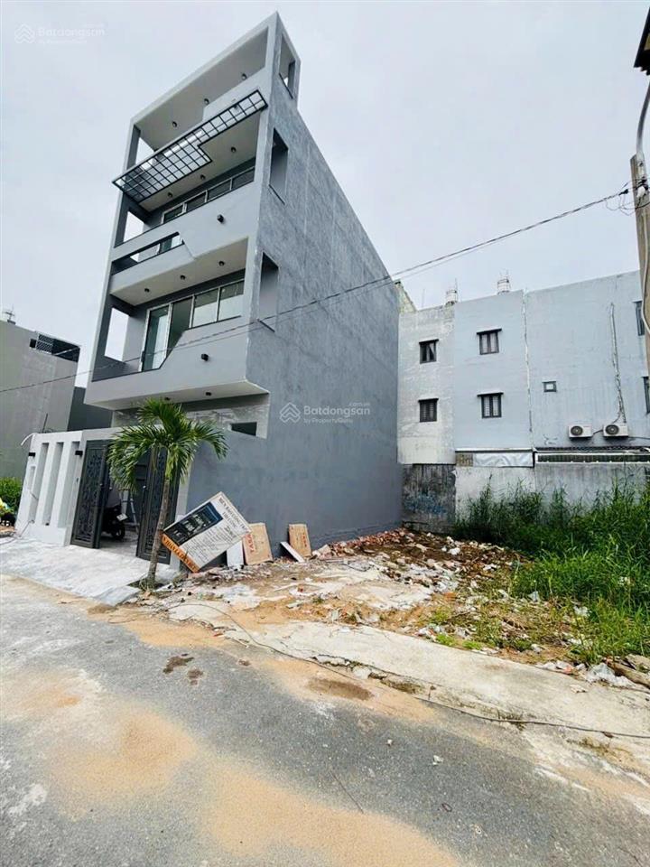 Đất đối diện công viên kdc 1368 lê văn lương. phước kiển, sổ sẵn