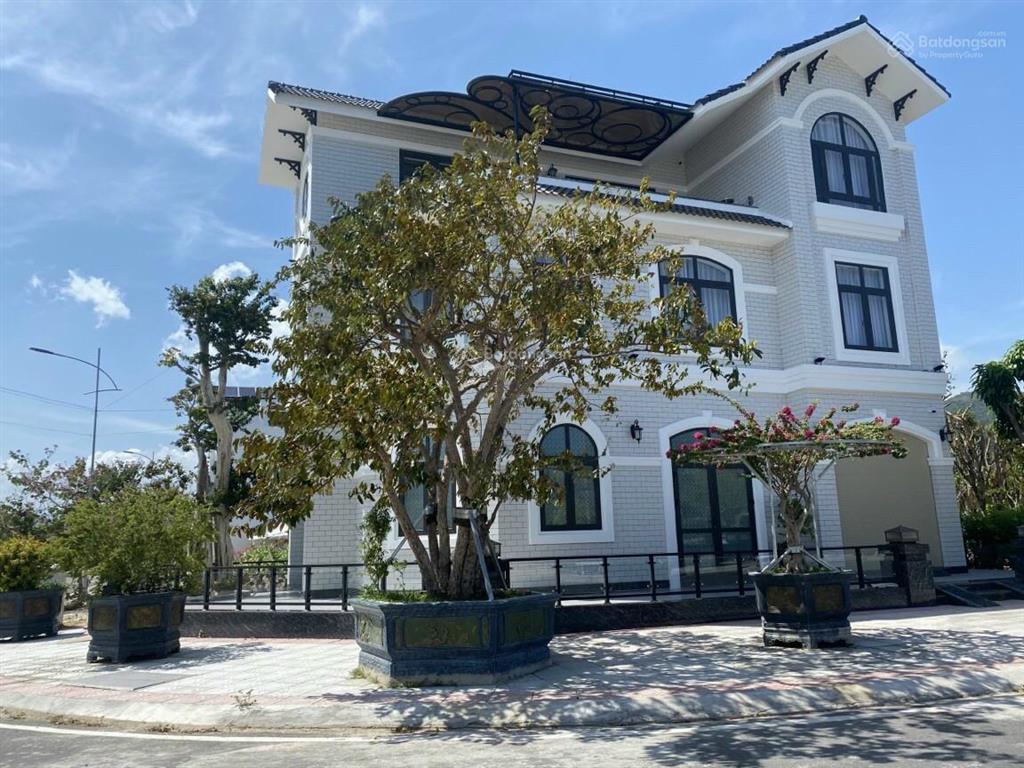 Thiện chí bán nền đẹp golden bay đường 26m hướng biển giá 28,5tr/m2. còn thương lượng