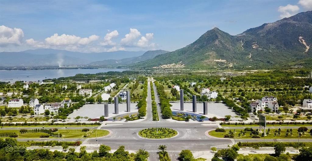 Thiện chí bán nền đẹp golden bay đường 26m hướng biển giá 28,5tr/m2. còn thương lượng