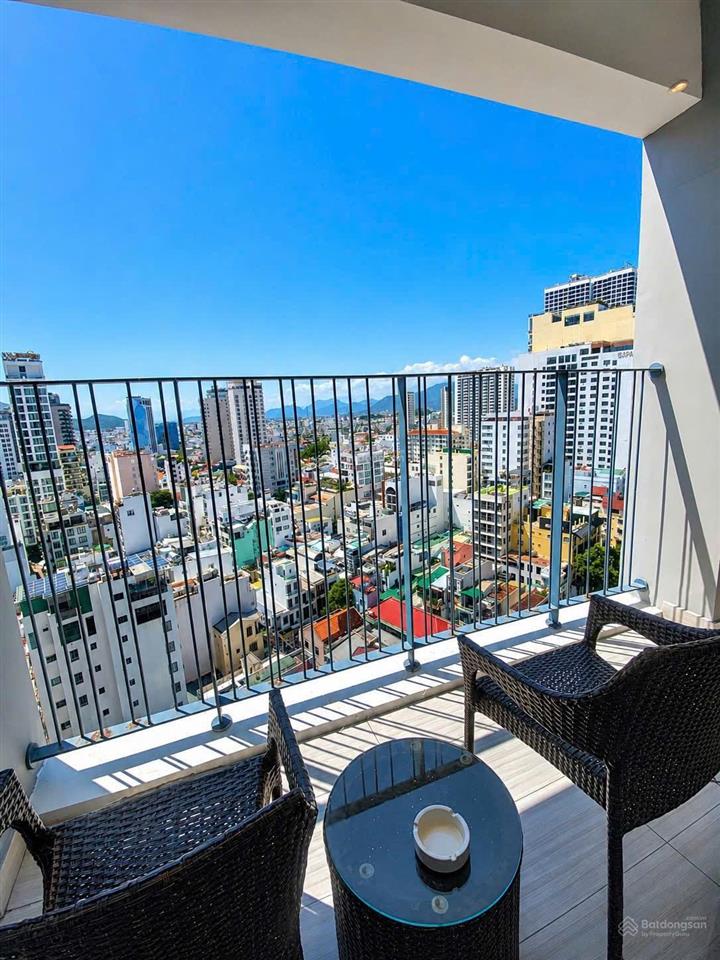 Thiện chí bán nhanh căn studio panorama nha trang view phố, ban công rộng