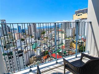 Thiện chí bán nhanh căn studio panorama nha trang view phố, ban công rộng