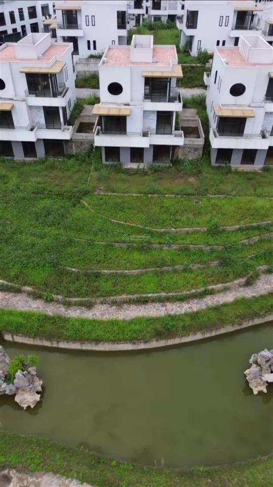 Biệt thự vip 315m2 view hồ chỉ 9,5 tỷ sân vườn rộng , lưng tựa núi  mặt hướng hồ