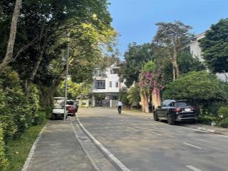 Chính chủ cần bán biệt thự 220m2 gamuda, giá 75 tỷ, full nội thất.  0975 841 ***