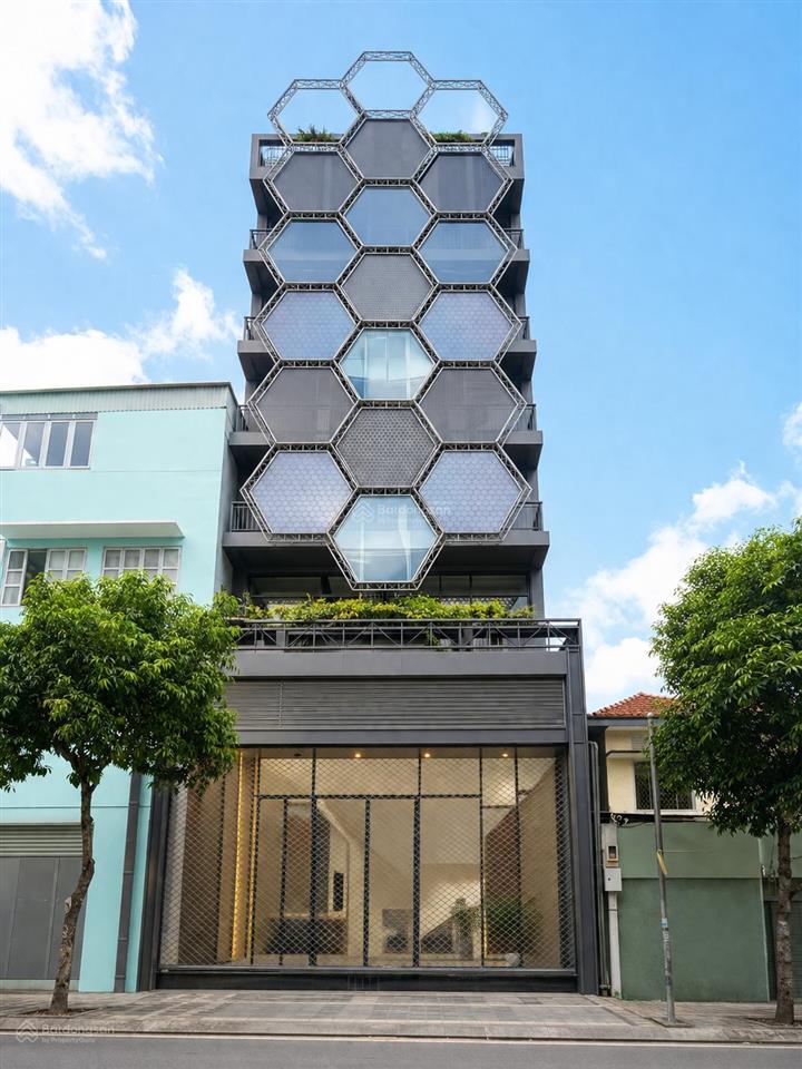 Toà nhà gần vòng xoay dân chủ ~2500m2 vị trí trung tâm giá thoả thuận 0886 666 ***