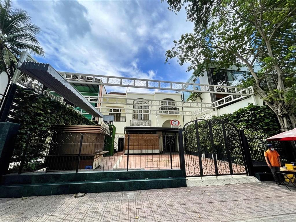 Mặt bằng lớn trung tâm quận 3 gần hồ con rùa dtsd 1.200m2  giá 200 triệu   0886 666 ***