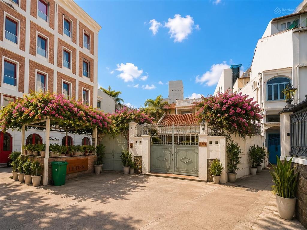 Cho thuê biệt thự cổ sân rộng view đẹp phường bến thành, quận 1  0886 666 ***