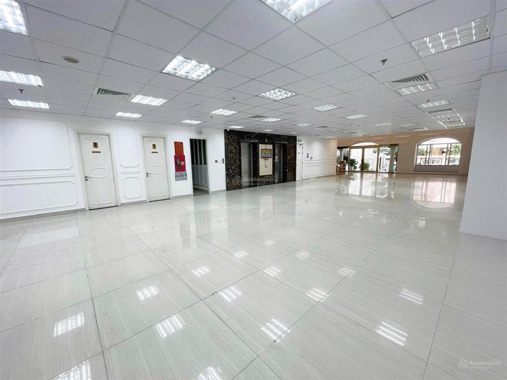 Mặt bằng trệt vị trí đẹp ngay khu trần hưng đạo quận 1 290m2 sử dụng   0886 666 ***
