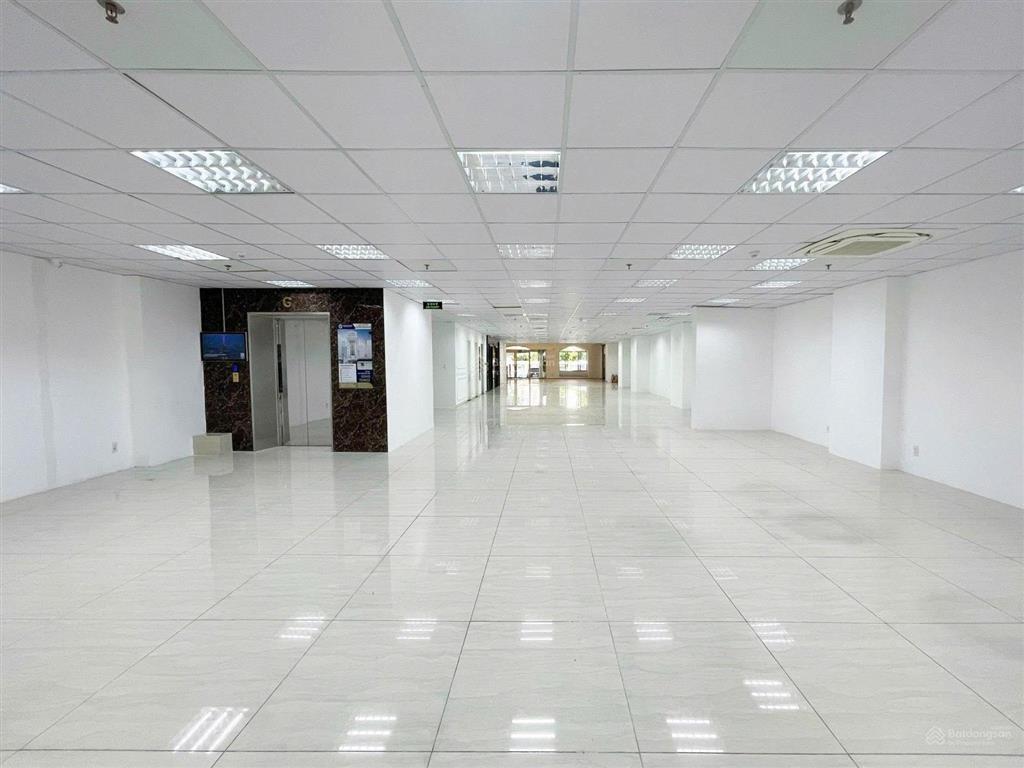 Mặt bằng trệt vị trí đẹp ngay khu trần hưng đạo quận 1 290m2 sử dụng   0886 666 ***