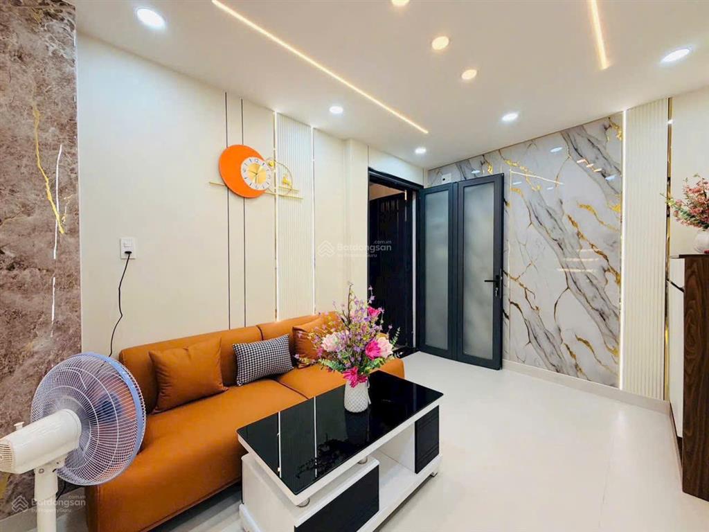 Cho thuê nhà đẹp 3 tầng 3pn + sân phơi đường số 18 gò vấp 10tr full nội thất