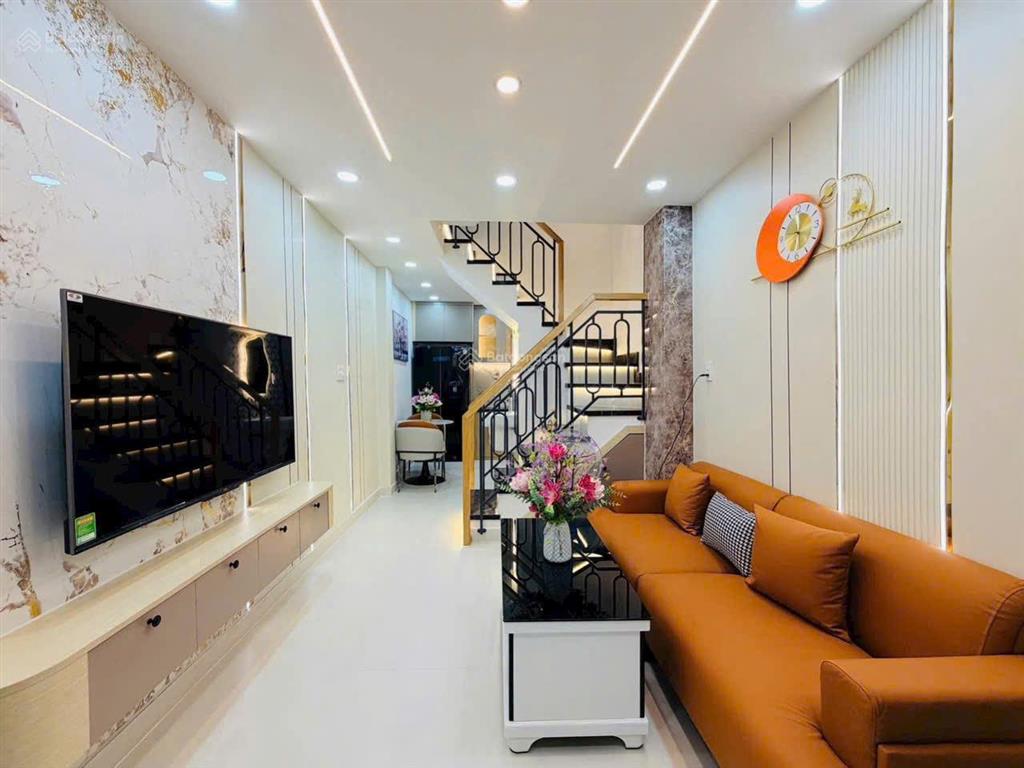 Cho thuê nhà đẹp 3 tầng 3pn + sân phơi đường số 18 gò vấp 10tr full nội thất