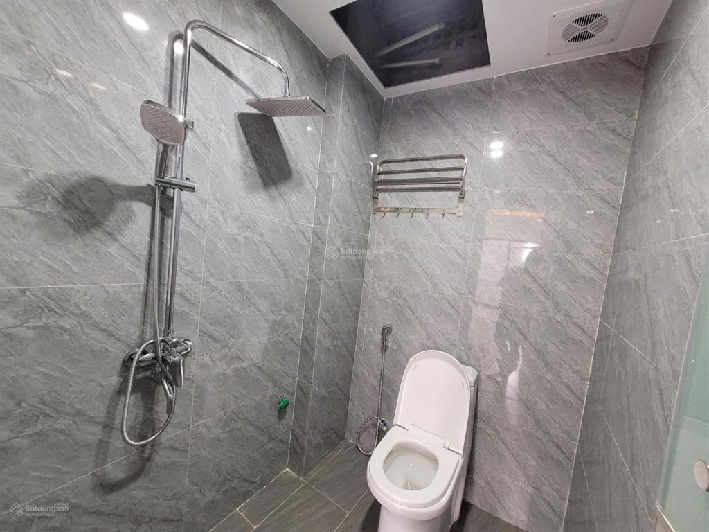 Hiếm có khó tìm  nhà mới 5 tầng, 2 thoáng  cự khối, long biên  chỉ hơn 3tỷ