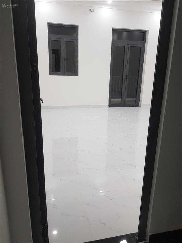 Phòng trọ trong nhà nguyên căn, có ban công, cửa sổ, mới, an ninh, thoáng mát, yên tĩnh