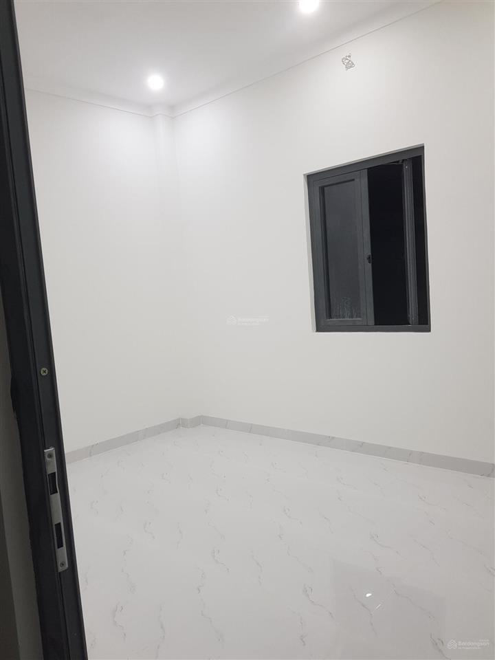 Phòng trọ trong nhà nguyên căn, có ban công, cửa sổ, mới, an ninh, thoáng mát, yên tĩnh