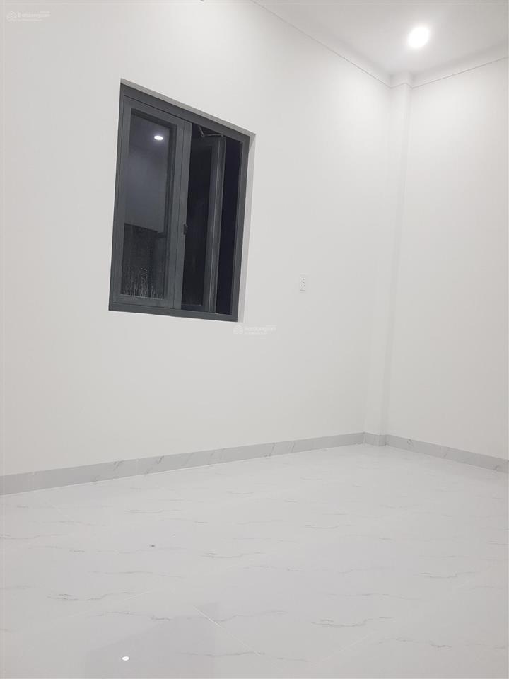 Phòng trọ trong nhà nguyên căn, có ban công, cửa sổ, mới, an ninh, thoáng mát, yên tĩnh