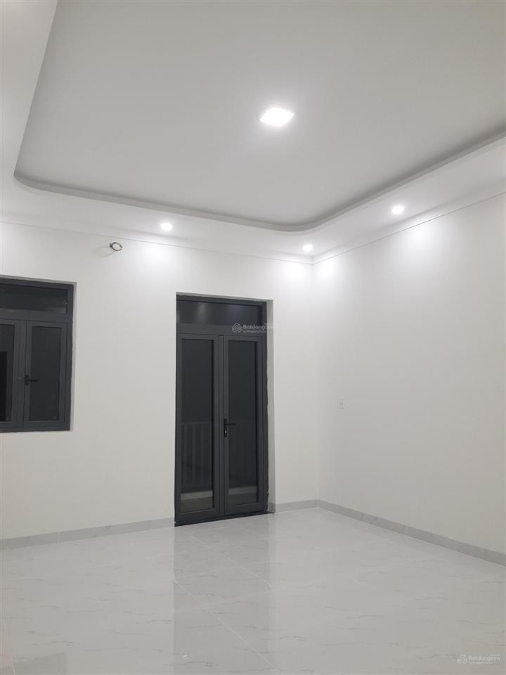 Phòng trọ trong nhà nguyên căn, có ban công, cửa sổ, mới, an ninh, thoáng mát, yên tĩnh