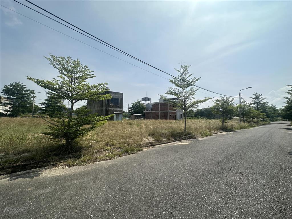 Lô đất đối diện phố chợ ven biển đà nẵng đường 7m5 đông nam  2,18 tỷ