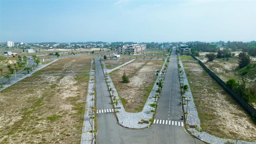 Đất ngọc dương sát biển chỉ 700m, đối diện công viên, kề dãy biệt thự ven sông cổ cò