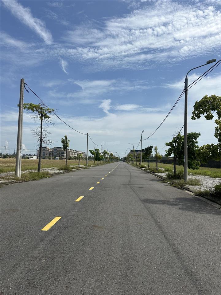 Đất ngọc dương sát biển chỉ 700m, đối diện công viên, kề dãy biệt thự ven sông cổ cò