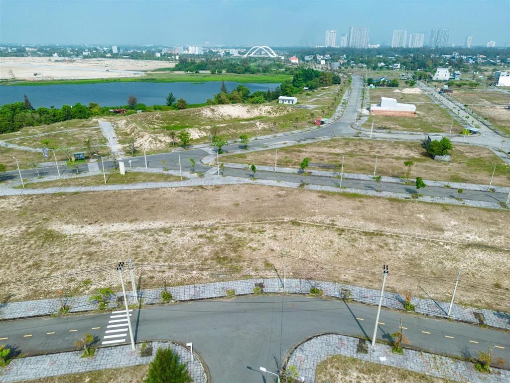 Đất ngọc dương sát biển chỉ 700m, đối diện công viên, kề dãy biệt thự ven sông cổ cò