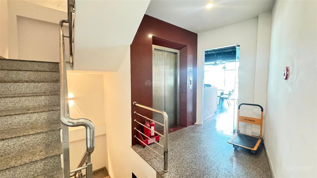 Góc 2mt yersinlthg, bến thành q1, tầng 345sân thượng cho thuê hoặc thuê lẻ từng sàn