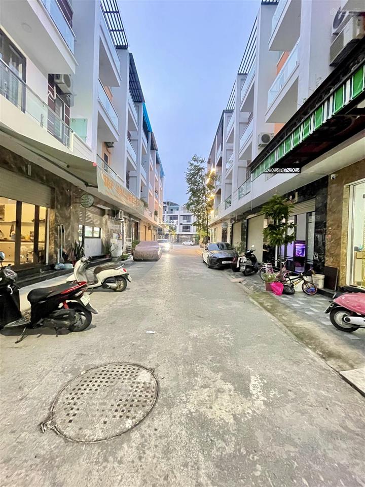Nhà đẹp 4 tầng khu him lam hùng vương giá rẻ ô tô đỗ cửa  e nguyên 0357 864 ***