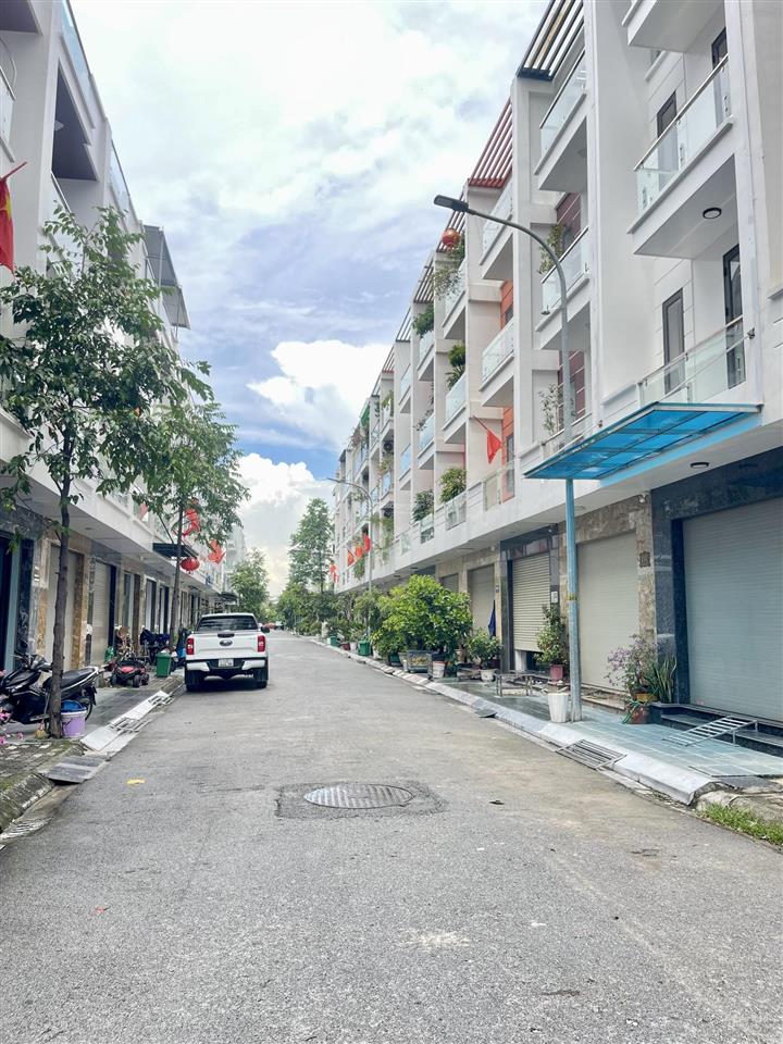 Siêu vip bán căn nhà 4 tầng dân xây cực đẹp tại him lam hùng vương  0357 864 ***