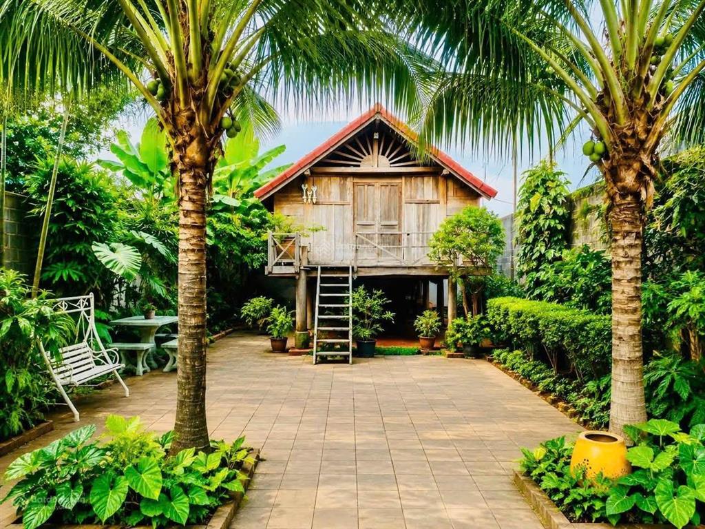 Cần bán biệt thự đẹp như trong tranh mặt tiền mai xuân thưởng, thành phố buôn ma thuột