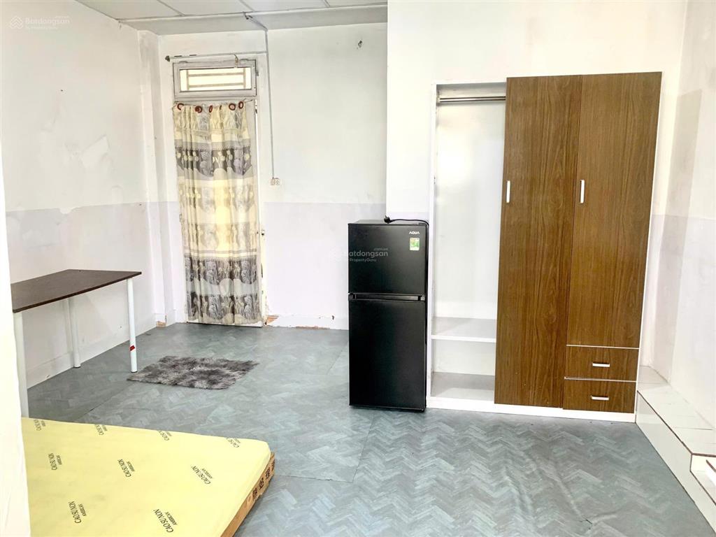 Chính chủ cho thuê phòng ban công rộng dãi thông thoáng