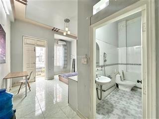 Chình chủ cho thuê phòng ban công lầu 2 cực rộng thông thoáng