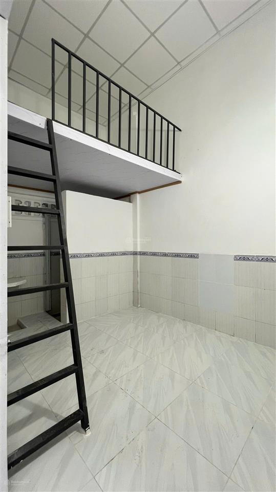 Chính chủ cho thuê phòng gác cao 1m8, giá rẻ 2tr, phòng mới 100%