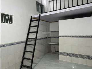 Chính chủ cho thuê phòng gác cao 1m8, giá rẻ 2tr, phòng mới 100%