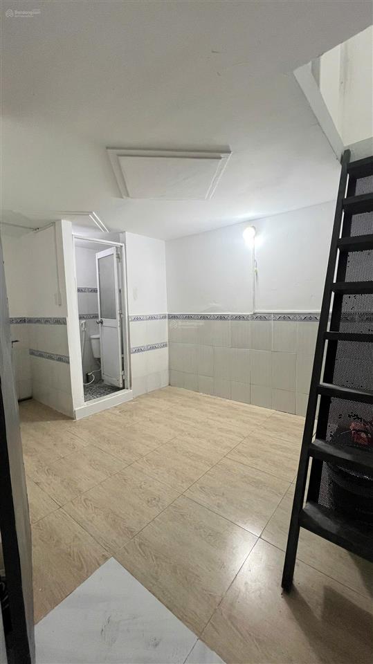 Chính chủ cho thuê phòng gác cao 1m8, giá rẻ 2tr, phòng mới 100%