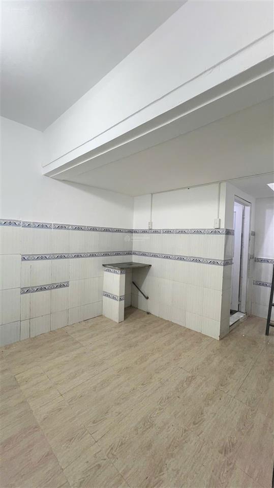 Chính chủ cho thuê phòng gác cao 1m8, giá rẻ 2tr, phòng mới 100%