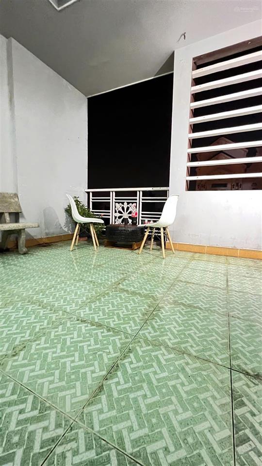 Chính chủ cho thuê phòng ban công lớn đầy đủ nội thất cao cấp