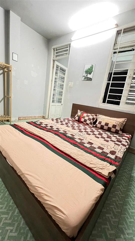 Chính chủ cho thuê phòng ban công lớn đầy đủ nội thất cao cấp