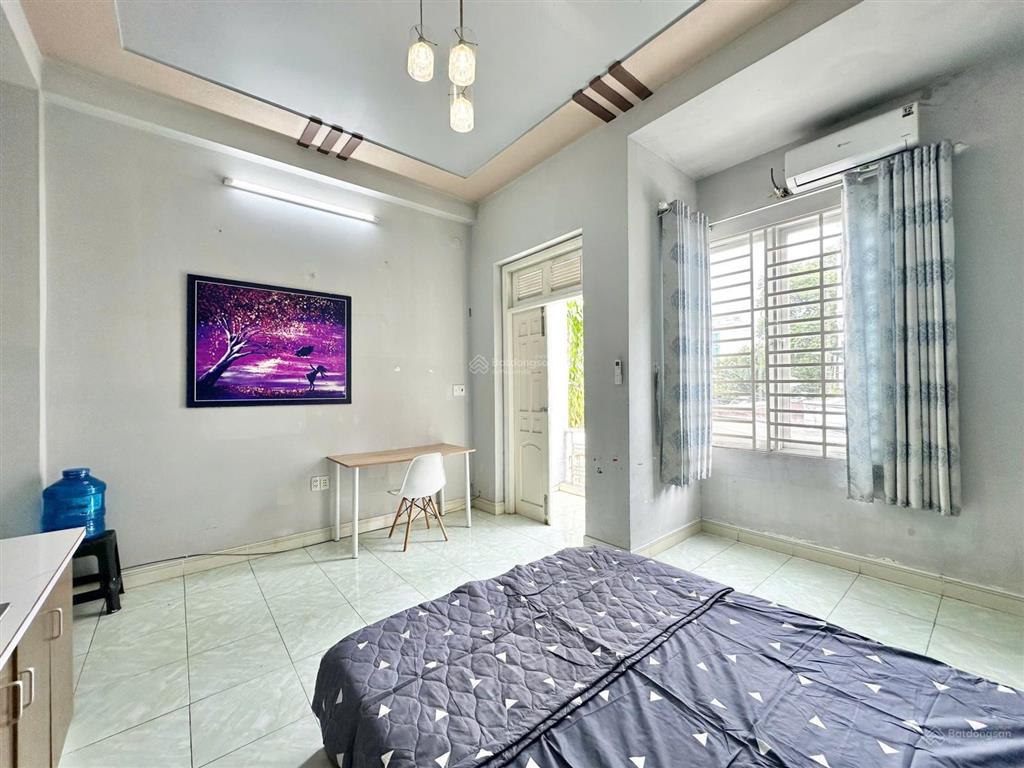 Chính chủ cho thuê phòng ban công lầu 2 cực rộng thông thoáng