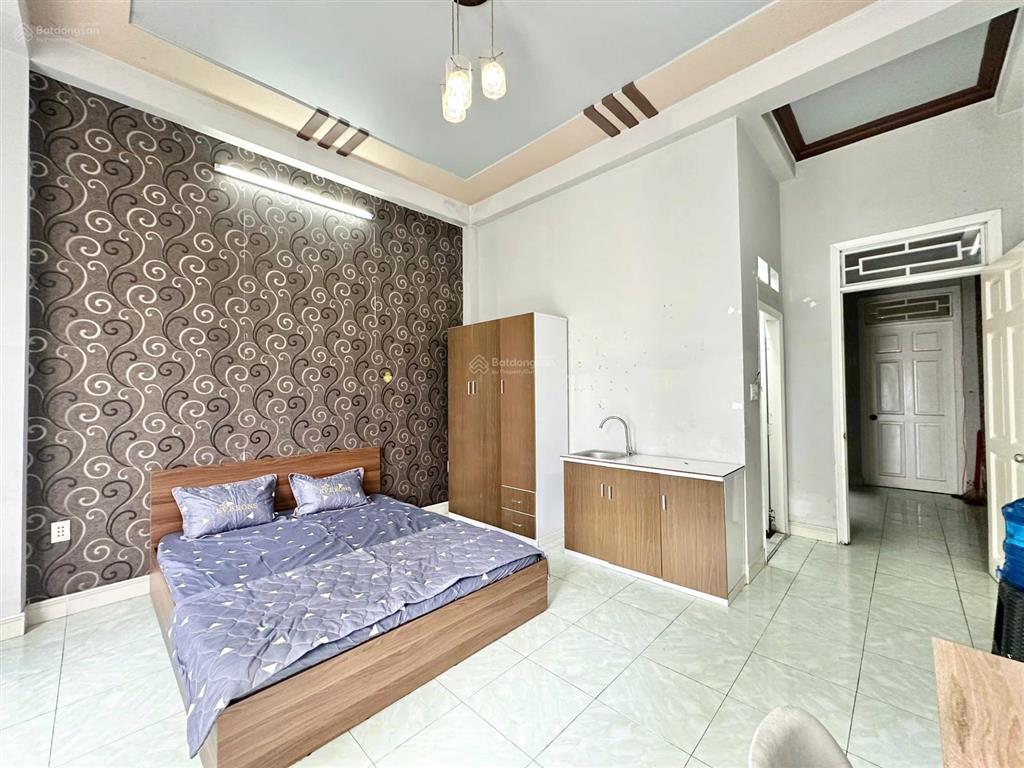Chính chủ cho thuê phòng ban công lầu 2 cực rộng thông thoáng