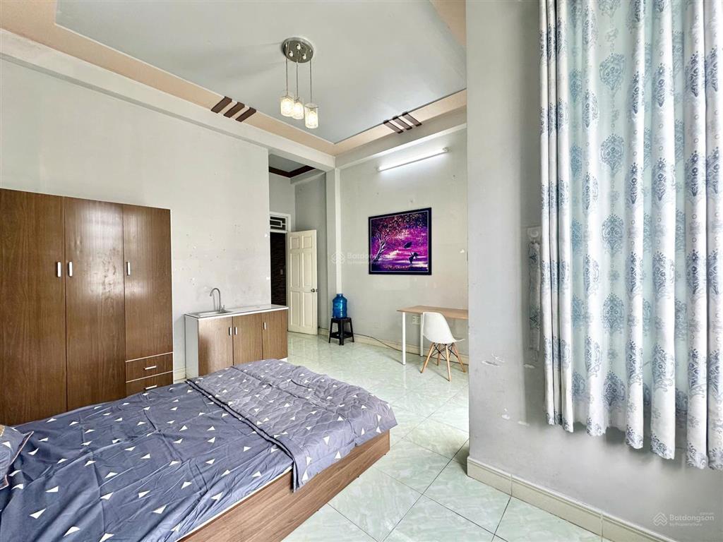 Chính chủ cho thuê phòng ban công lầu 2 cực rộng thông thoáng