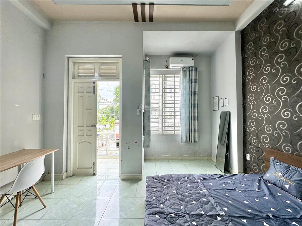 Chính chủ cho thuê phòng ban công lầu 2 cực rộng thông thoáng