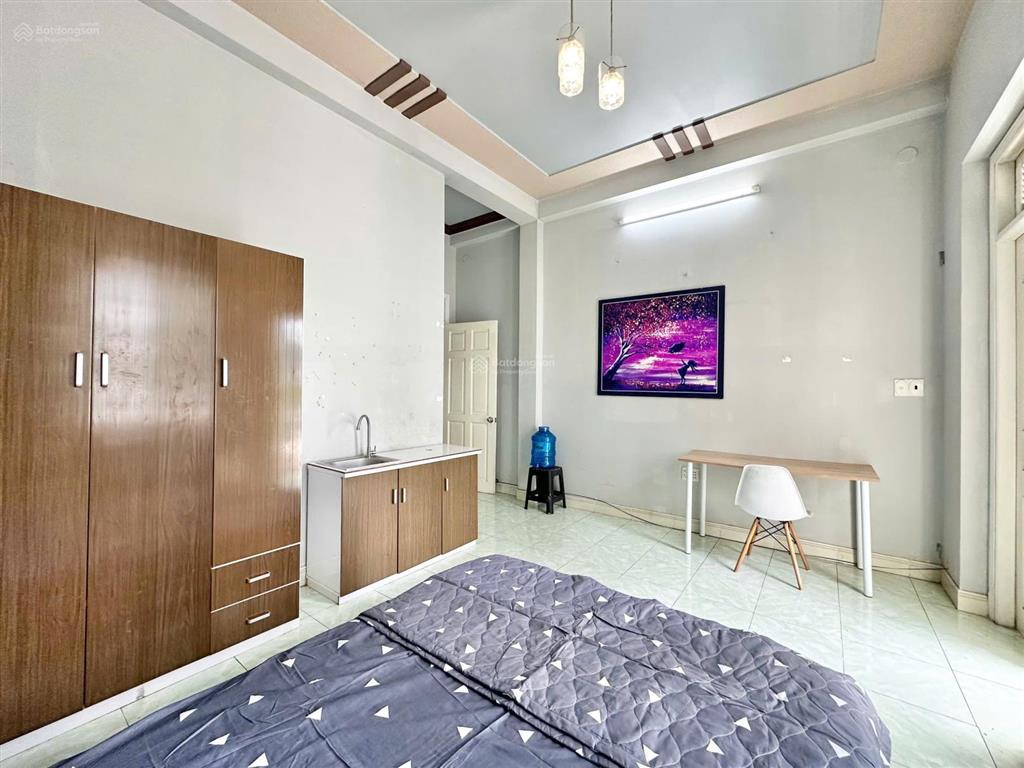 Chính chủ cho thuê phòng ban công lầu 2 cực rộng thông thoáng